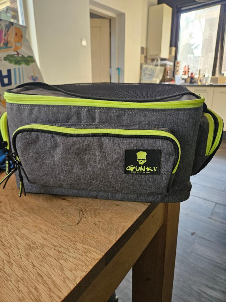 Gunki tas met inhoud, Watersport en Boten, Hengelsport | Algemeen, Zo goed als nieuw, Kunstaas, Ophalen of Verzenden