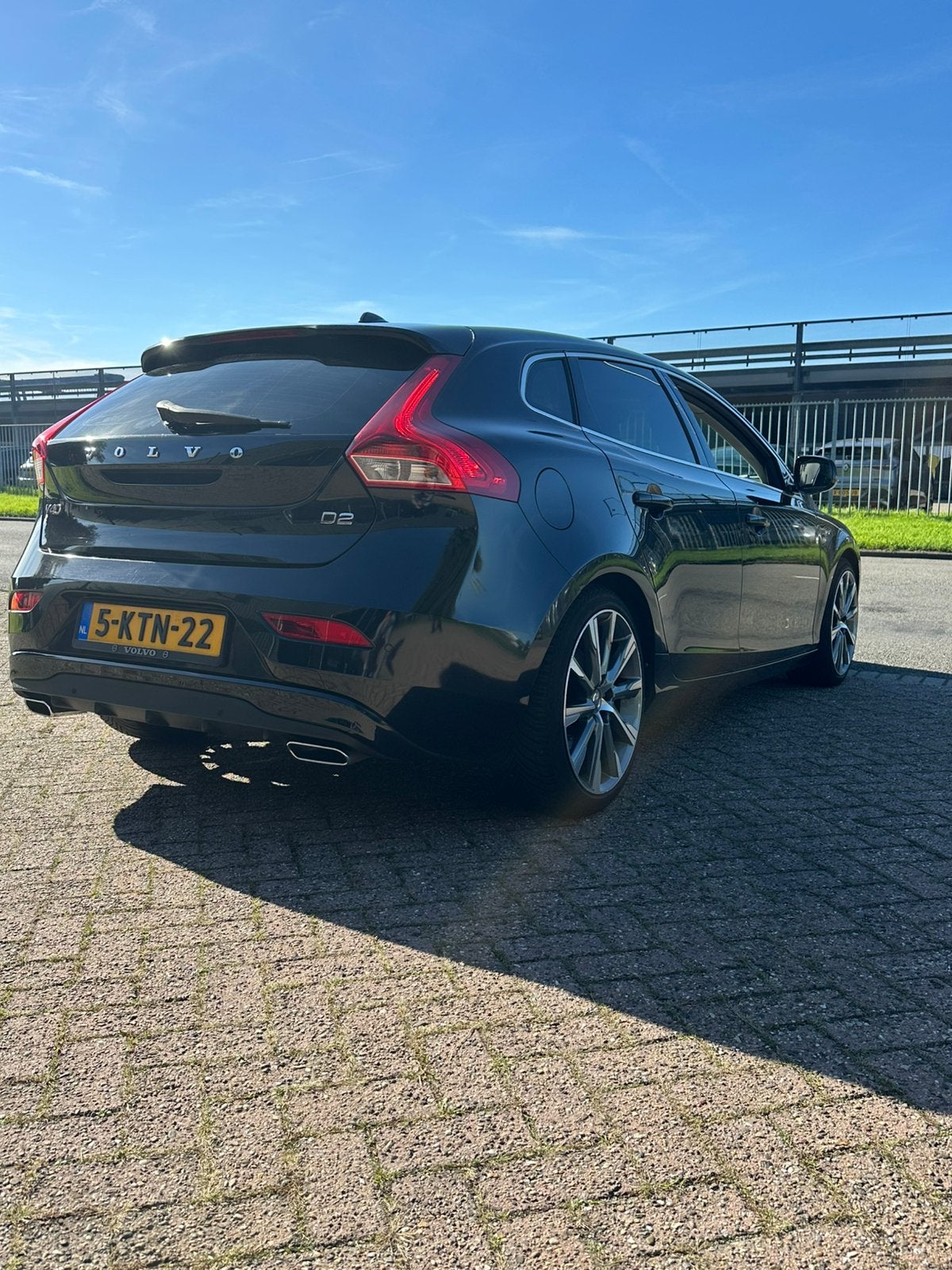 Volvo V40 1.6 D2 115PK 2013 Zwart, Voorwielaandrijving, 4 cilinders, Zwart, Origineel Nederlands