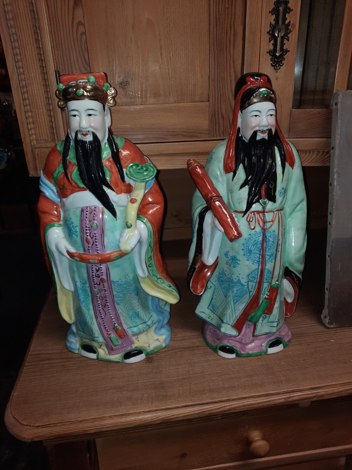 Twee Chinese beelden van wijzen of goden, Antiek en Kunst, Kunst | Niet-Westerse kunst, Steen/keramiek, Ophalen of Verzenden, China