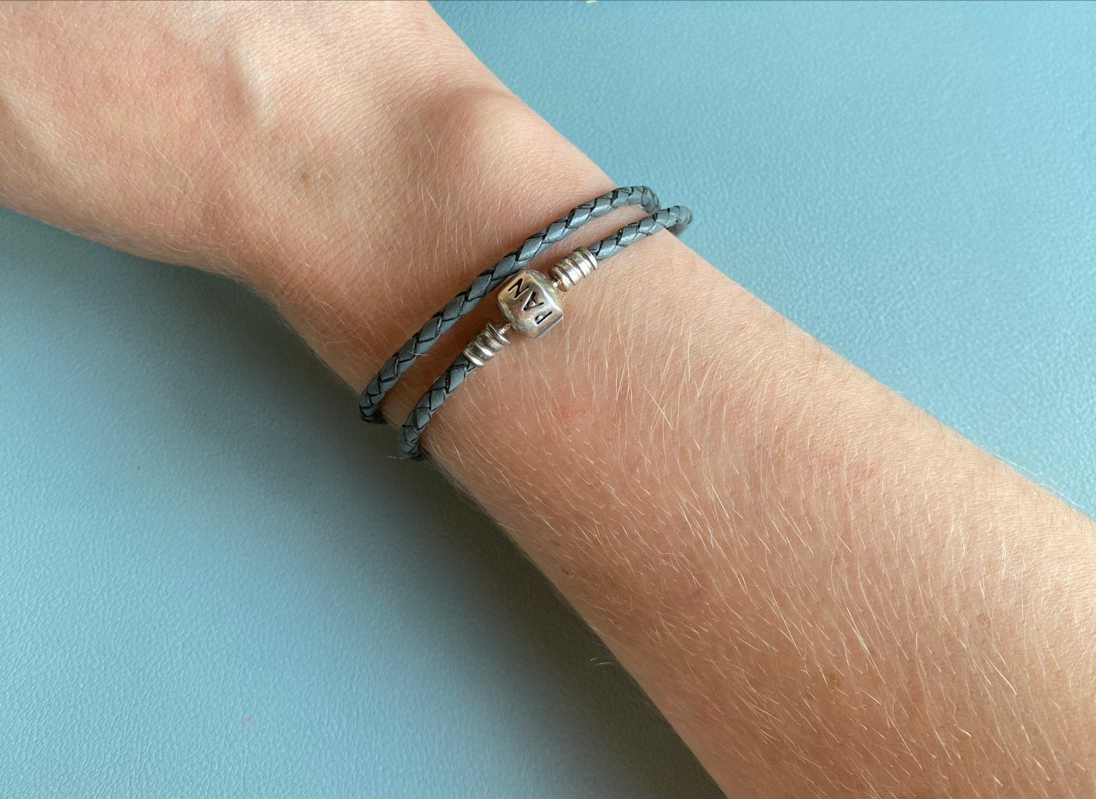 Pandora Leren Armband moments grijs  - 35 cm totaal, Gebruikt, Leer, Ophalen of Verzenden, Grijs