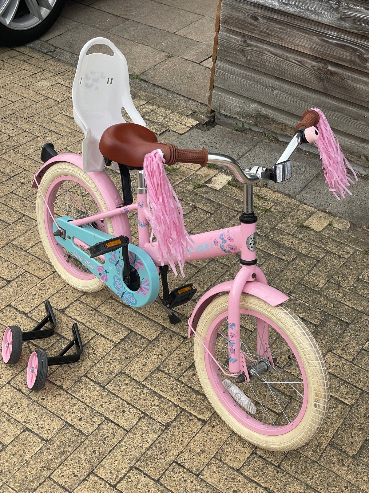 Roze 16 inch kinderfiets met zijwieltjes en zitje, Fietsen en Brommers, Fietsen | Kinderfietsjes, Gebruikt, 16 tot 20 inch, Zijwieltjes