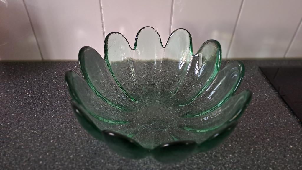 Z.G.A.N. Groen glazen vintage groot bloemvormige fruitschaal, Ophalen, Schaal, Rond, Glas