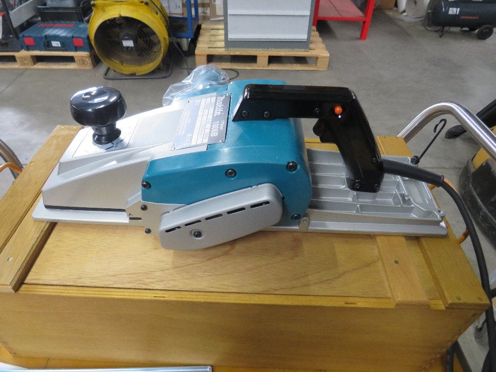 Makita 1806B 230V Schaafmachine Schaaf 170 mm in kist nieuw, Makita, Nieuw, Zandhaarweg, Ophalen of Verzenden