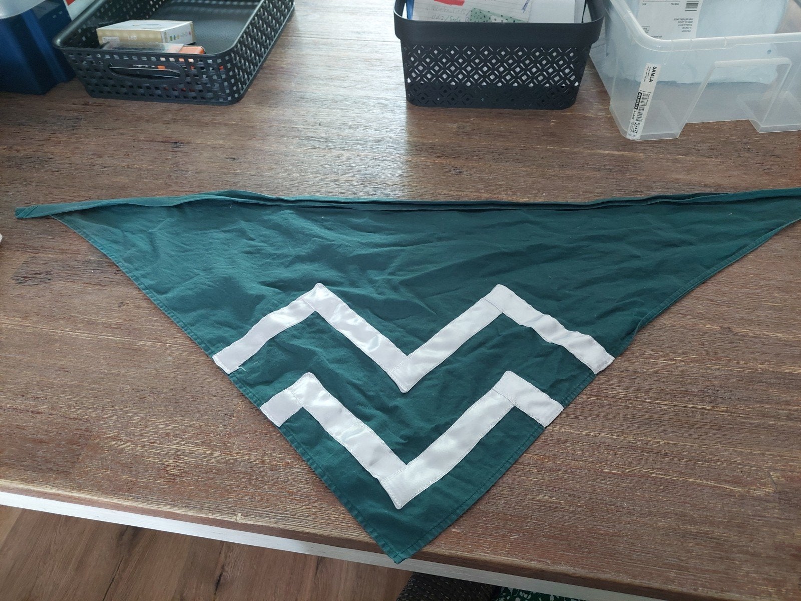 Donkergroene scouting das met witte strepen, Ophalen of Verzenden, Gebruikt, Pet, Hoed of Sjaal