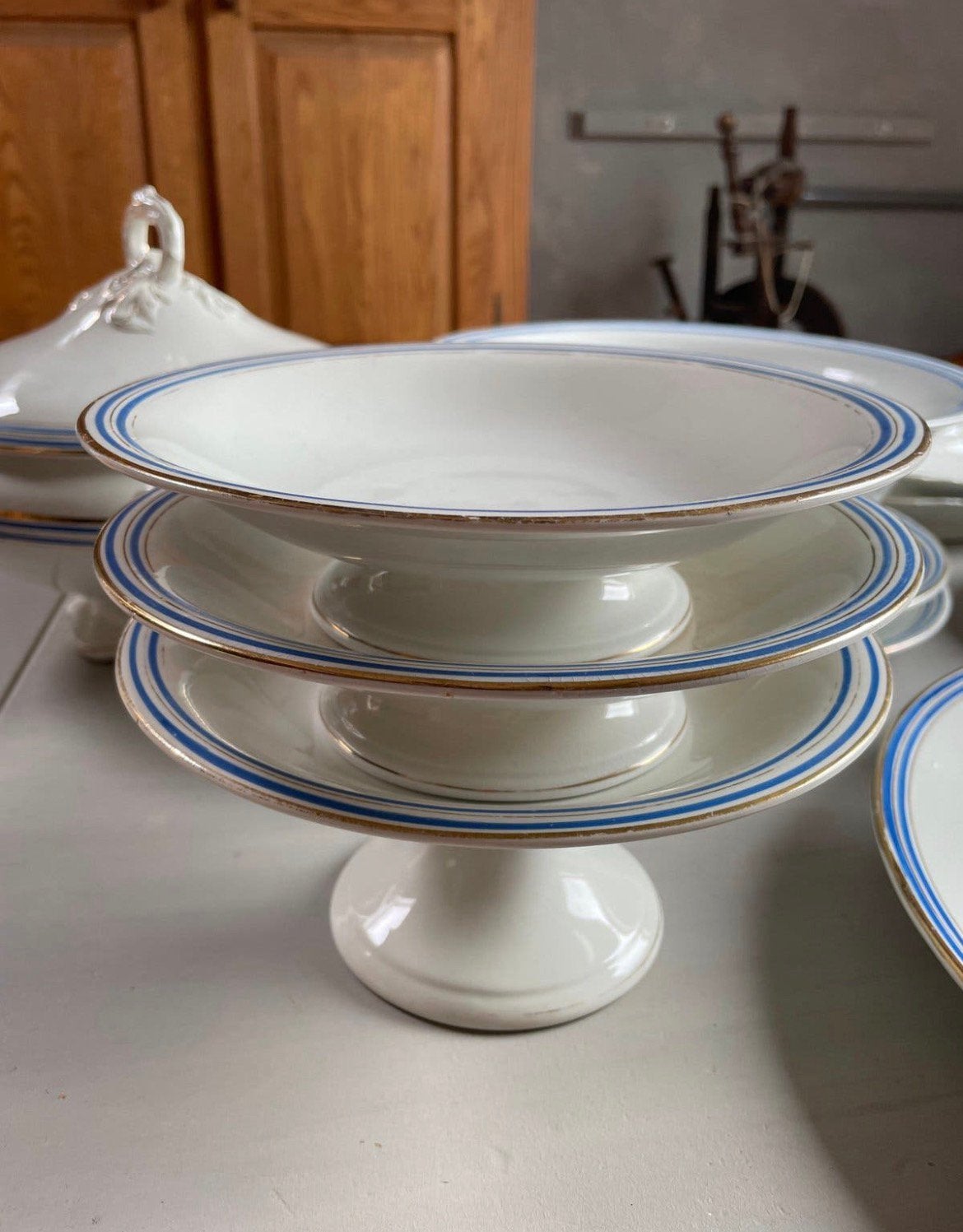 Faïence de Gien-servies uit ongeveer 1890–1930, Ophalen