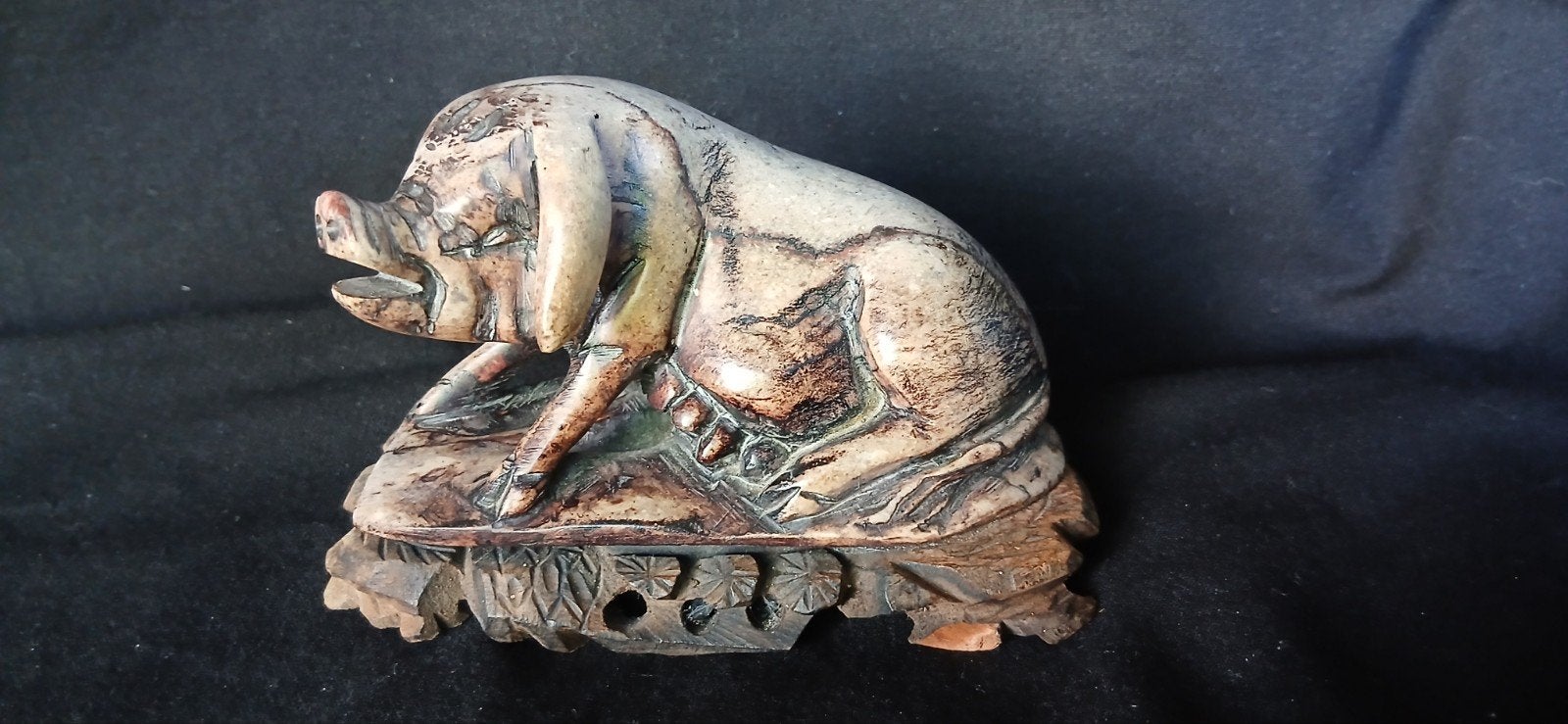 Uniek handgesneden varken beeldje van steen, Antiek en Kunst, Minder dan 20 cm, Ophalen of Verzenden, Zoogdier, Steen of Keramiek