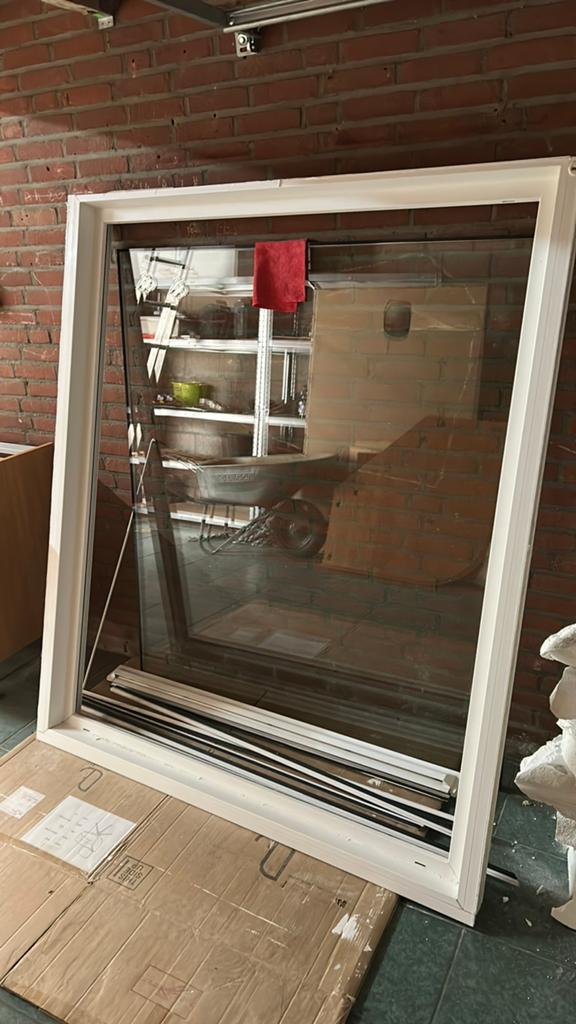 GRATIS KUNSTOFKOZIJN MET DUBBELGLAS HR++, Doe-het-zelf en Verbouw, Kozijnen en Schuifpuien, Raamkozijn, Zo goed als nieuw, Hout