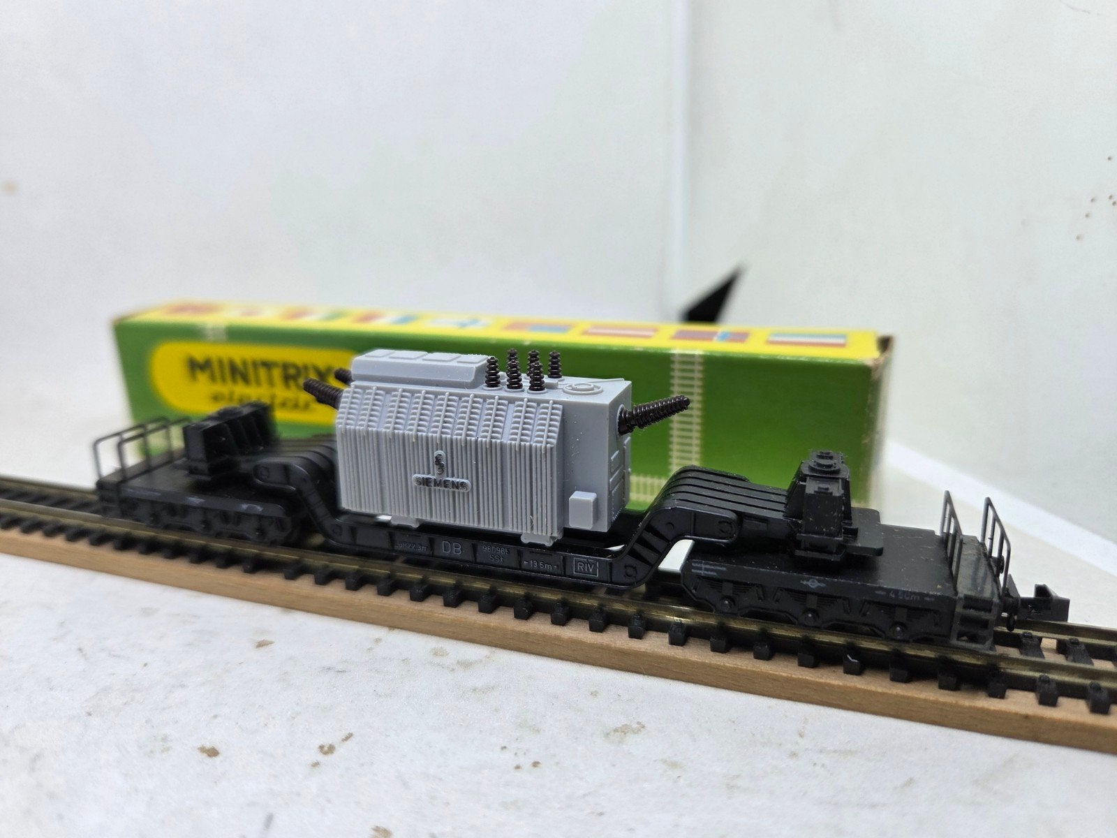 Minitrix 3298 dieplader met trafo - perfecte staat, Hobby en Vrije tijd, Gelijkstroom of Wisselstroom, Trix, Ophalen of Verzenden