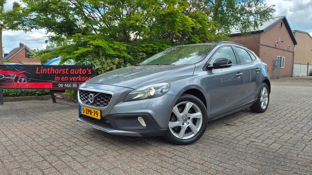 Volvo V40 Cross Country 1.6 D2 Ocean Race LEDER-NAVI-BJ 2015, Voorwielaandrijving, Euro 5, Gebruikt, 4 cilinders