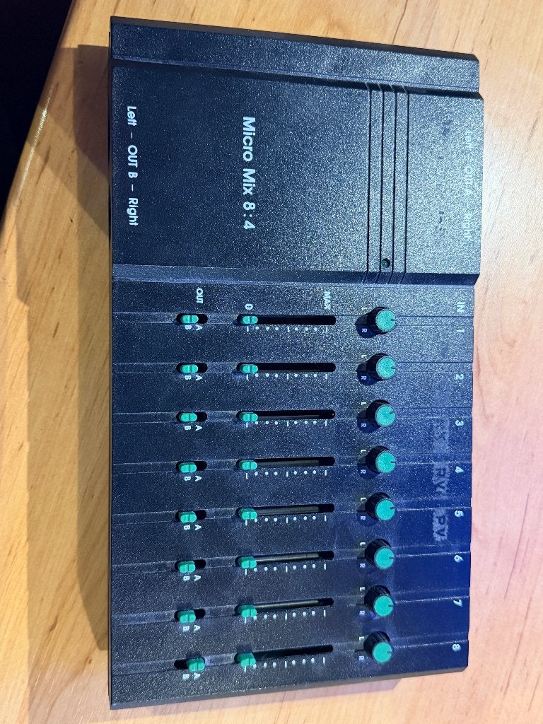 AKG Micro Mix 8:4 2 stuks, Ophalen of Verzenden, Gebruikt, 5 tot 10 kanalen, Microfooningang