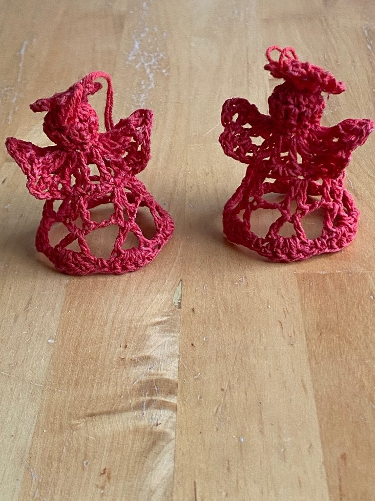 Vintage Kerst 2 rode gehaakte engeltjes rookvrij huis zgan, Ophalen of Verzenden, Zo goed als nieuw