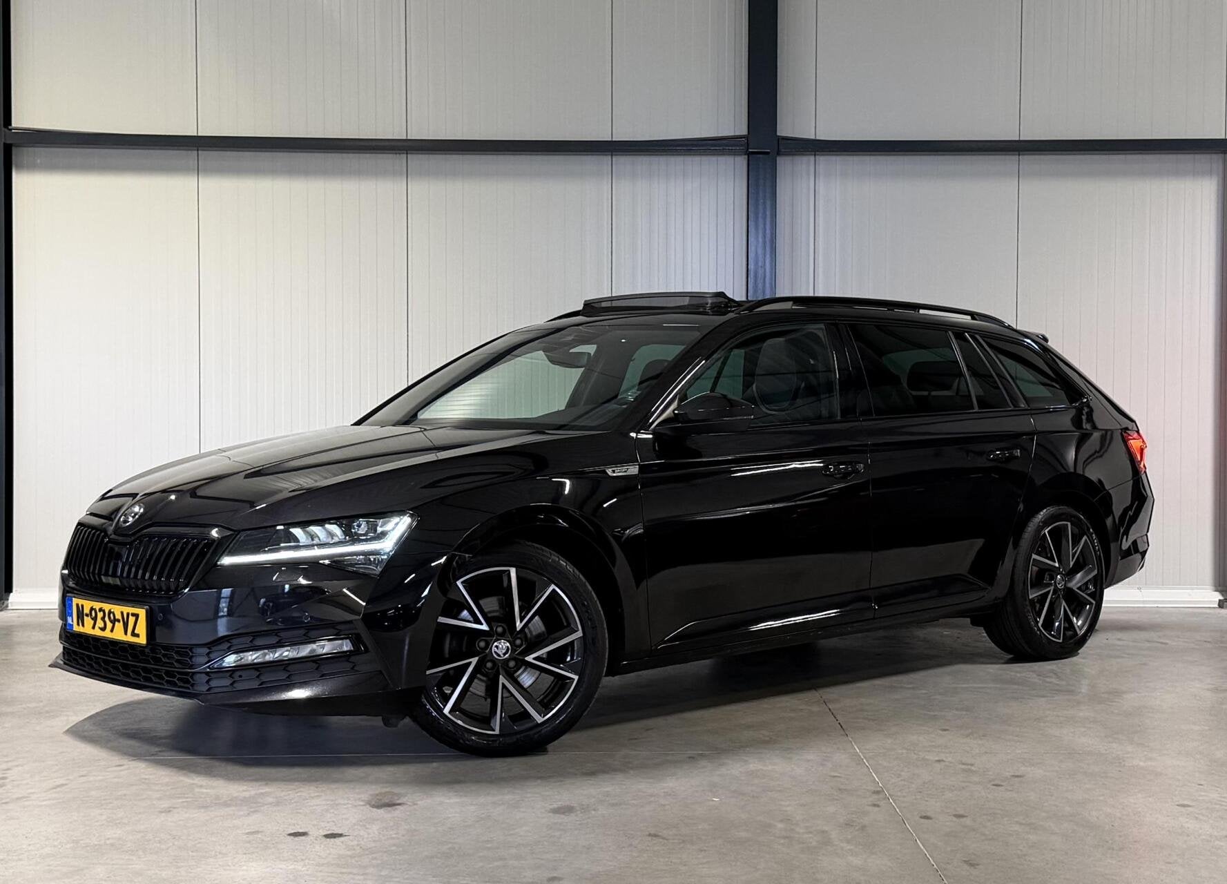 Skoda Superb 1.5 TSI Sportine Pano Virtual Trekhaak Memory, Auto's, Euro 6, 4 cilinders, 150 pk, Zwart