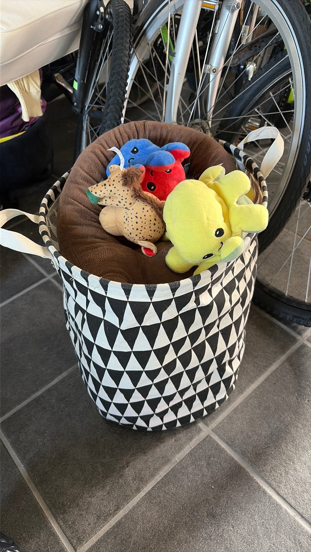 Mand vol knuffels (exclusief mand), Kinderen en Baby's, Speelgoed | Knuffels en Pluche, Ophalen of Verzenden, Zo goed als nieuw