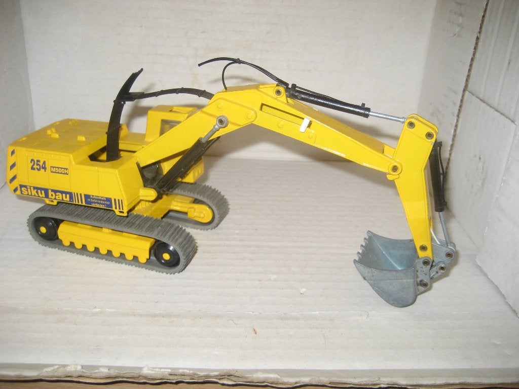 Siku graafmachine Bau 254 M500H geel, Hobby en Vrije tijd, Modelauto's | 1:50, Ophalen of Verzenden, Gebruikt, Bus of Vrachtwagen
