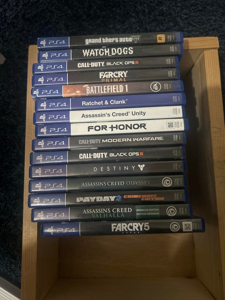 Ps4 spellen. Gta 5 is verkocht verder is alles er nog, Ophalen, Zo goed als nieuw