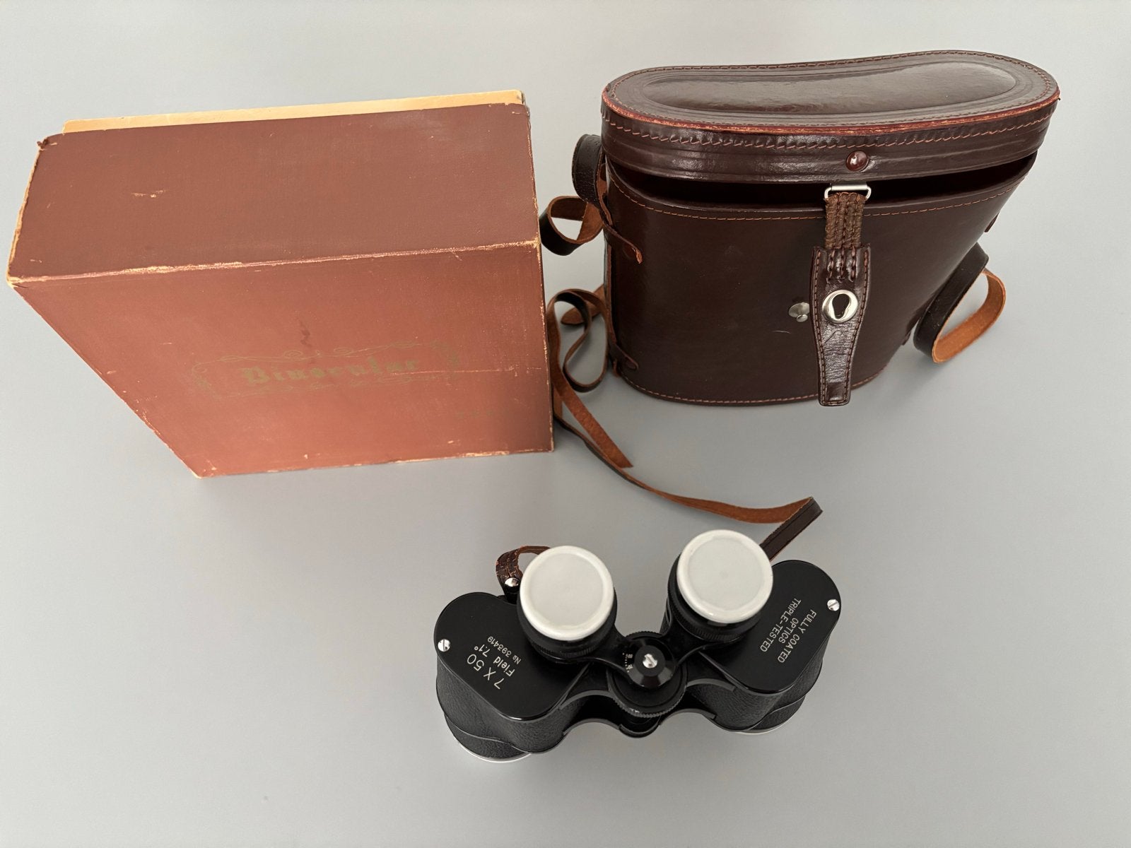 Vintage verrekijker 7x50 met lederen tas en defect riempje, Gebruikt, Minder dan 8x, Met hoes of tas, Porro (met knik)
