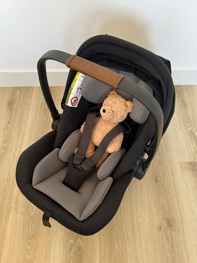 Nuna Arra Next Infant Car Seat + ISOFIX Base, Slaapstand, Zo goed als nieuw, Isofix, 0 t/m 13 kg