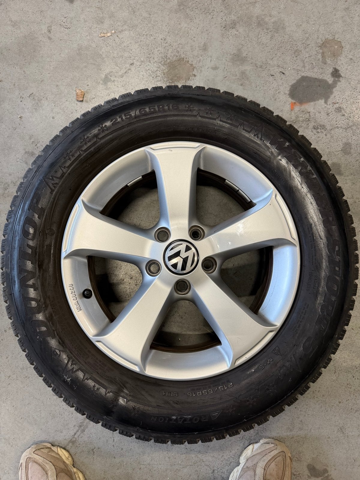 Winterbanden met velgen 215/65R16 - VW, Ophalen, 16 inch, Banden en Velgen, Winterbanden