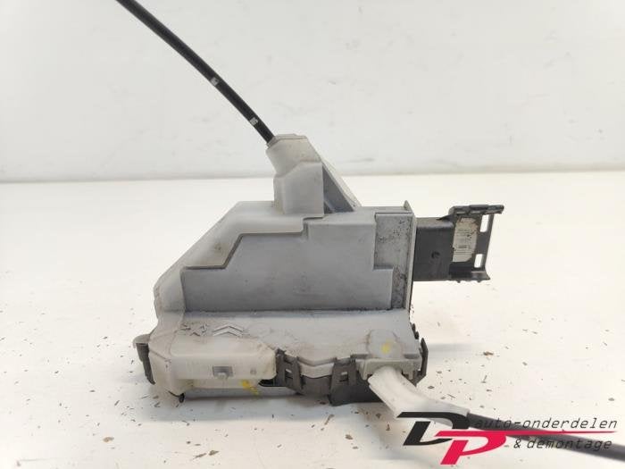 Deurslot Mechaniek 4Deurs rechts-achter van een Peugeot 5008, Auto-onderdelen, Carrosserie en Plaatwerk, Gebruikt, -, -, Ophalen of Verzenden