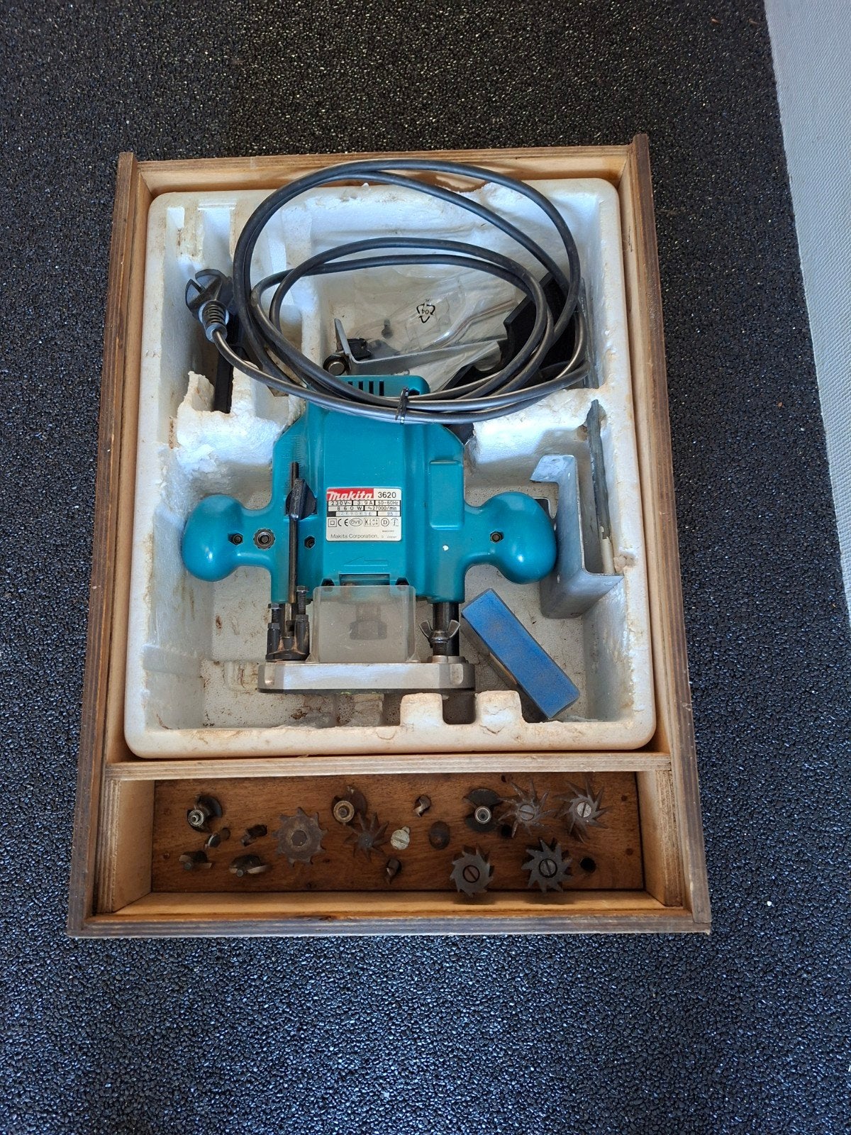 Makita 3620 Bovenfrees met accessoires, Gebruikt, Ophalen of Verzenden, Elektrisch, Makita