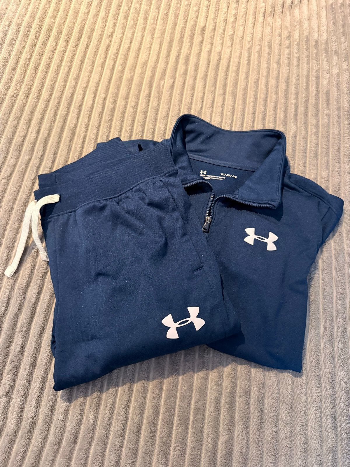 Under Armour trainingspak - Donkerblauw (YL), Ophalen of Verzenden, Zo goed als nieuw, Jongen of Meisje