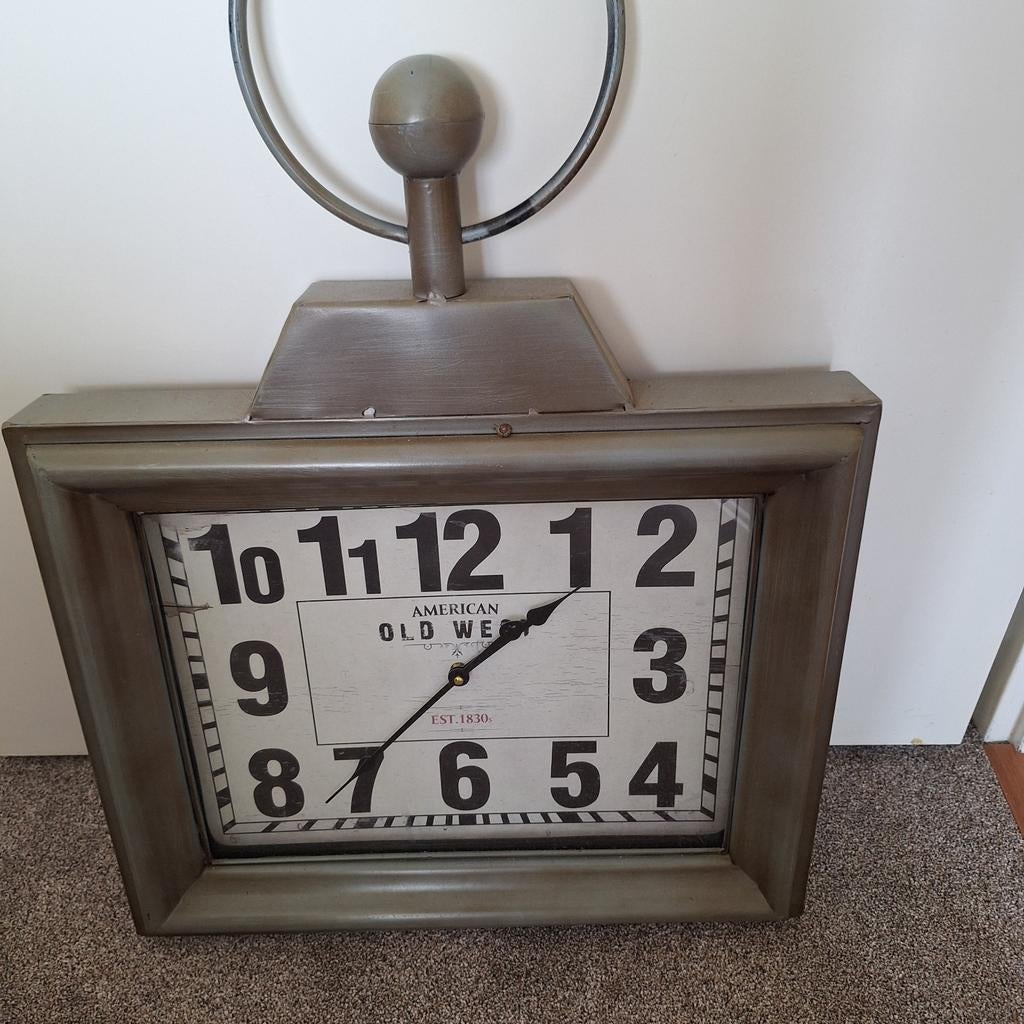 Grijze klok 55cm breed 45cm hoog, Ophalen of Verzenden