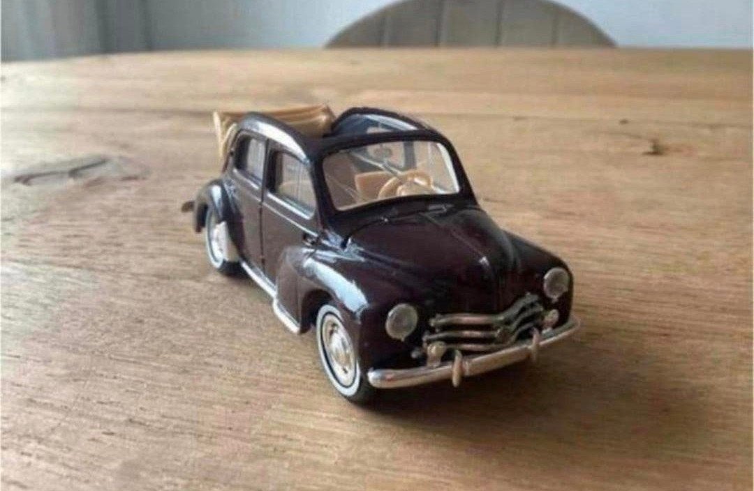 Solido Renault 4CV Cabriolet 1:43 – Made in France, Ophalen of Verzenden, Zo goed als nieuw, Auto, Solido