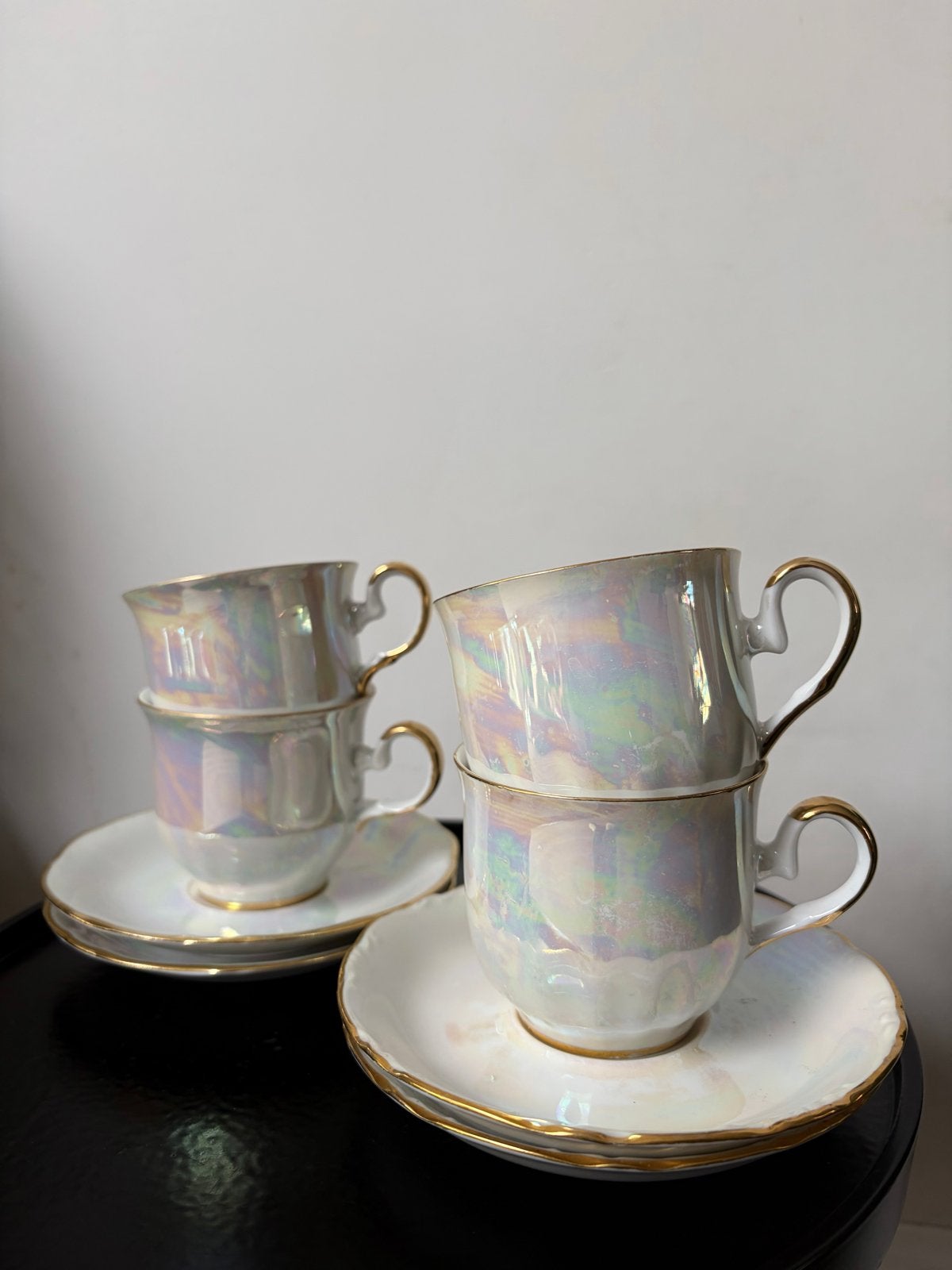 Vintage parelmoer kop en schotels met gouden randje, Huis en Inrichting, Keuken | Servies, Keramiek, Ophalen of Verzenden, Zo goed als nieuw