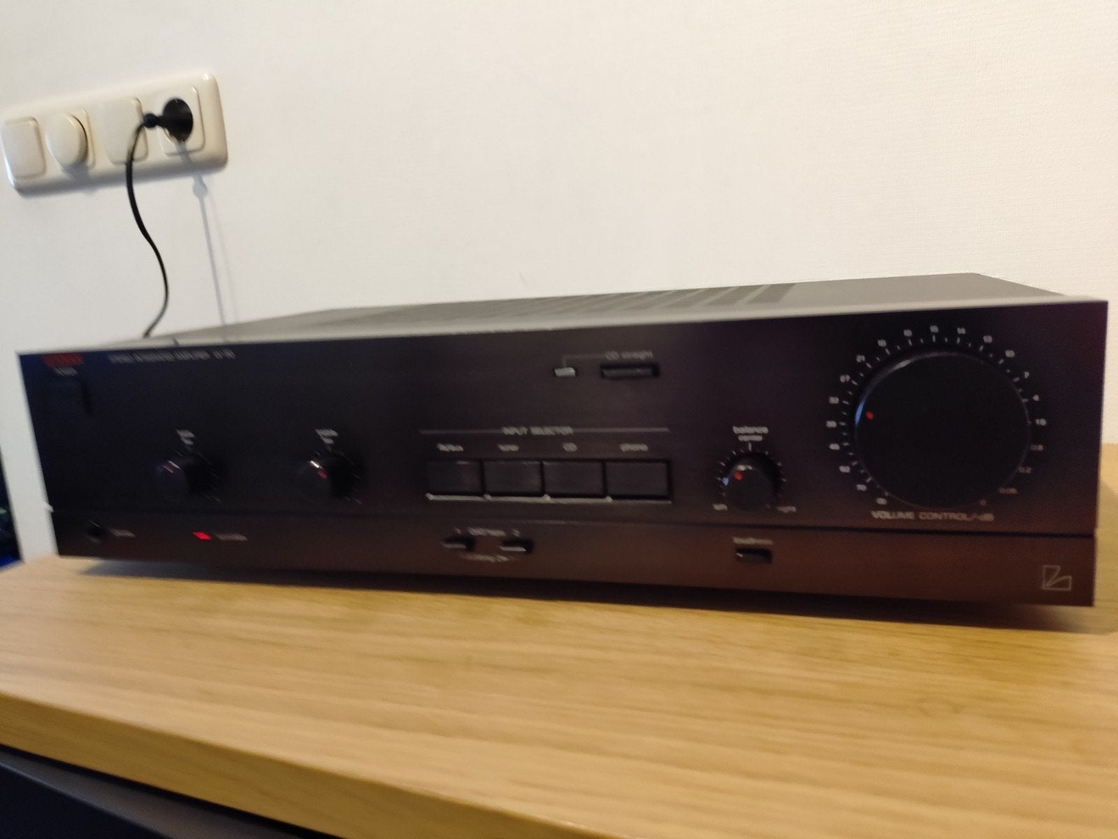 Luxman LV–110 stereo versterker, Ophalen of Verzenden, Zo goed als nieuw, Minder dan 60 watt, Overige merken