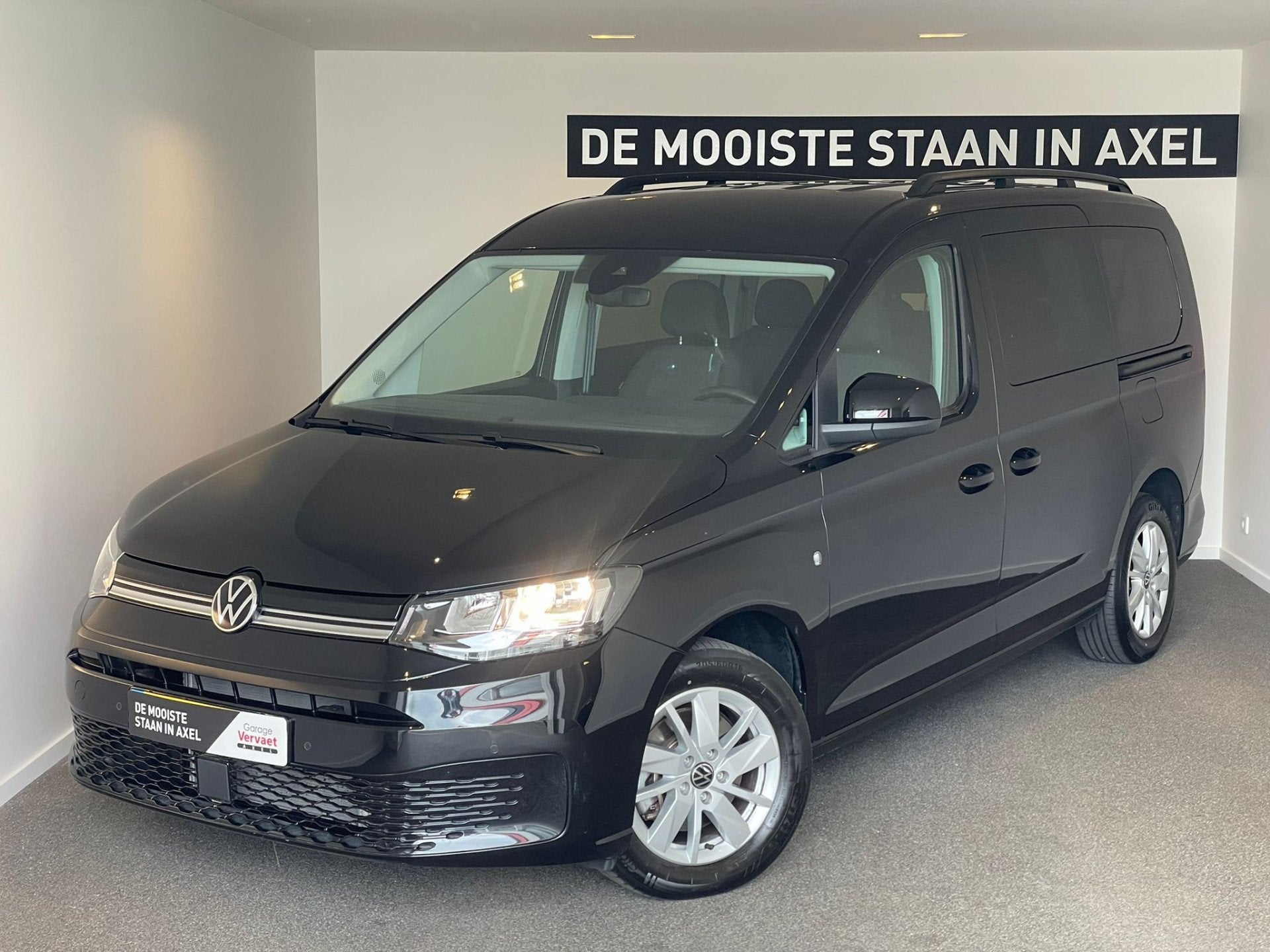Volkswagen Caddy Maxi 1.5 TSI Life (bj 2025, automaat), Auto's, Zwart, 4 cilinders, Zwart, Geïmporteerd