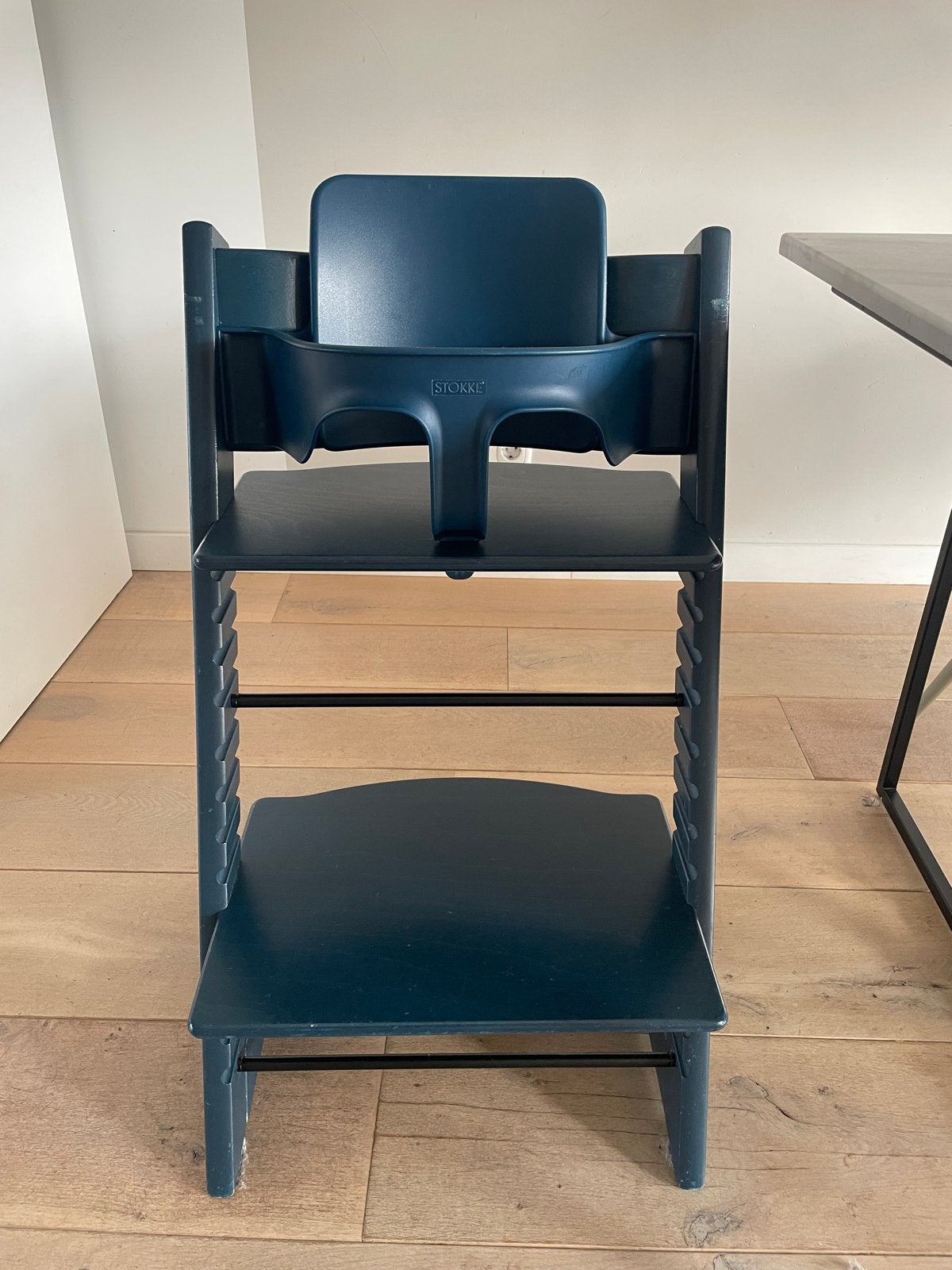 Stokke Tripp Trapp meegroeistoel in limited donkerblauw, Kinderen en Baby's, Ophalen, Gebruikt, Meegroeistoel, Aanschuifbaar