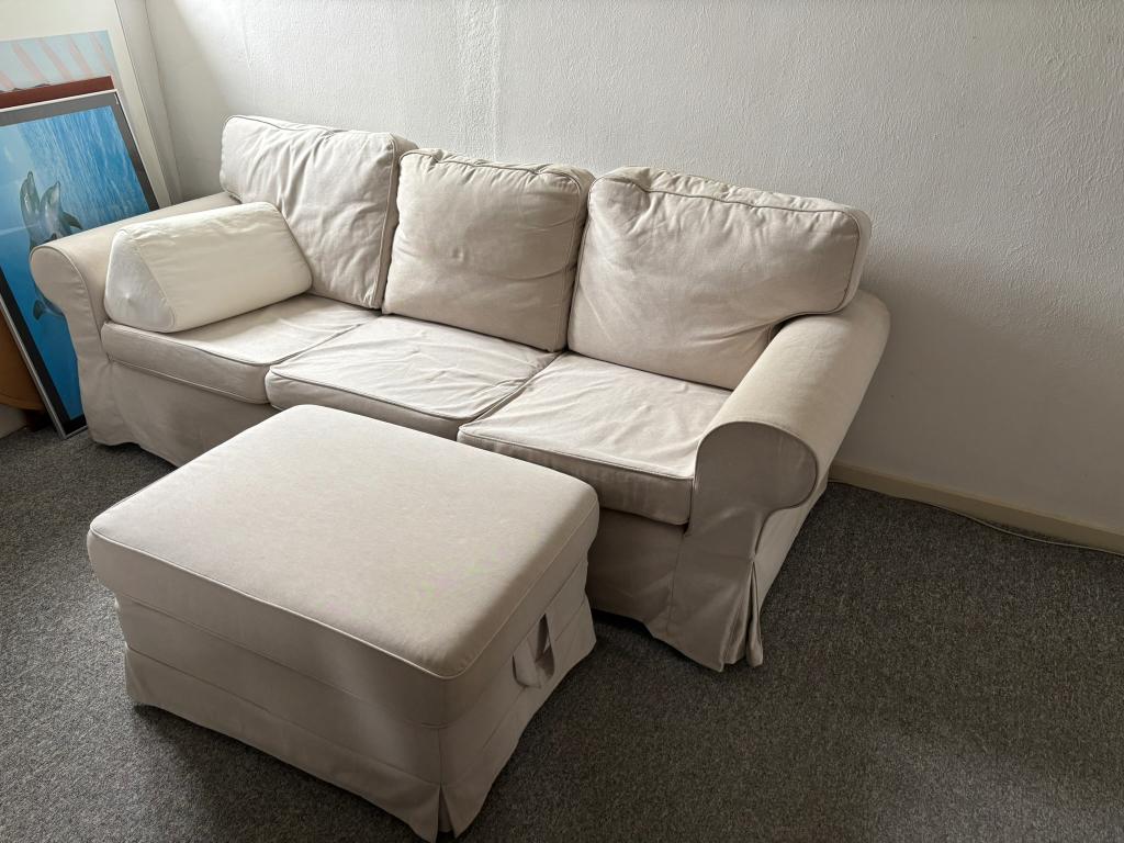 IKEA EKTORP 3-zitsbank + poef met opbergruimte, Huis en Inrichting, Banken | Voetenbanken en Poefen, Ophalen, Gebruikt, 125 cm of meer