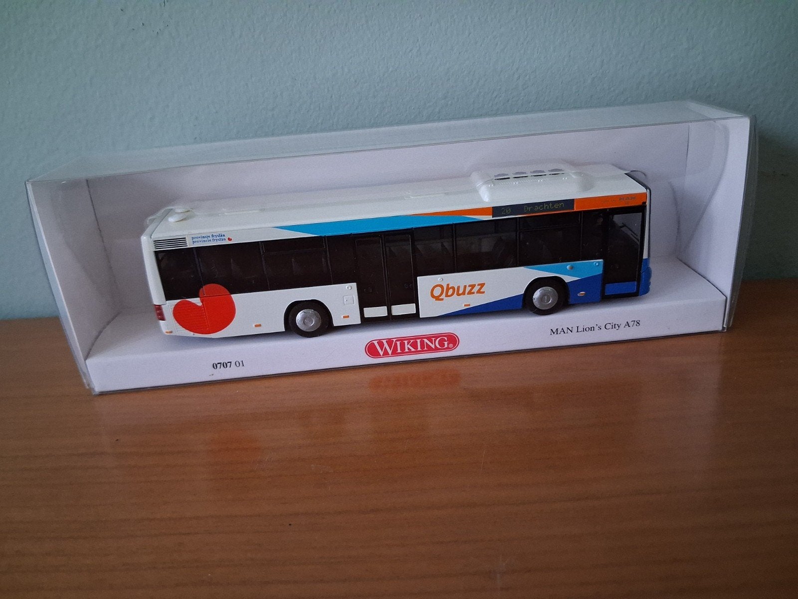 Qbuzz, provincie Friesland bus, MAN 1:87 Lijn 20 Drachten., Ophalen of Verzenden, Nieuw, Bus of Vrachtwagen, Wiking