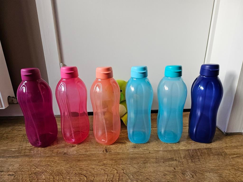 # Tupperware nieuwe 2 liter fles sportdop, Huis en Inrichting, Keuken | Tupperware, Ophalen of Verzenden, Nieuw, Blauw, Beker of Kan