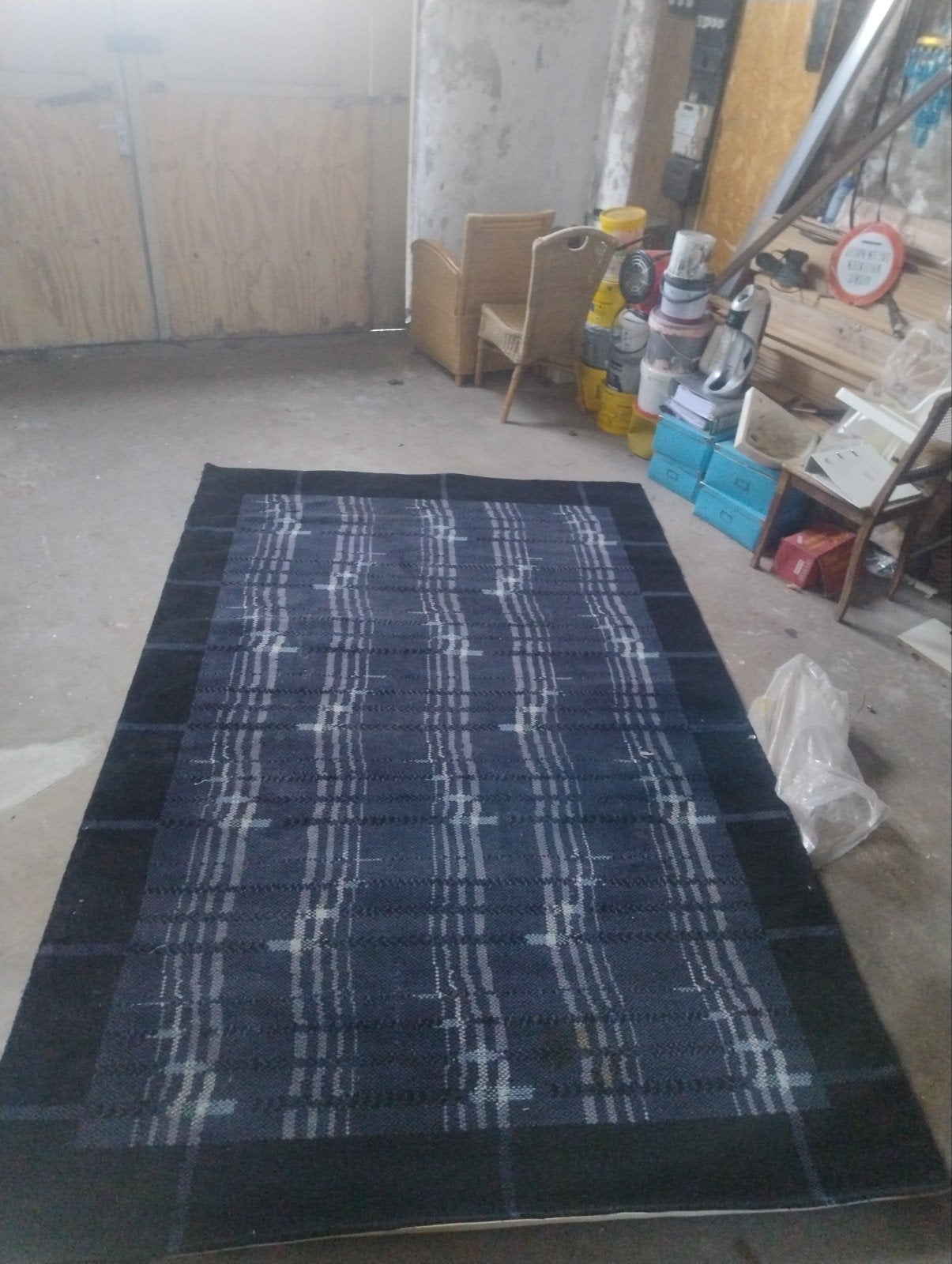 Donkerblauw vloerkleed 3x2 meter - moet gereinigd worden, Huis en Inrichting, Ophalen, Gebruikt, 200 cm of meer, 200 cm of meer