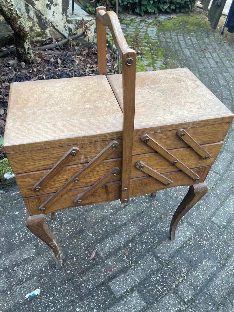 Vintage houten naaikist op poten - naaibox, Ophalen, Gebruikt, Overige typen