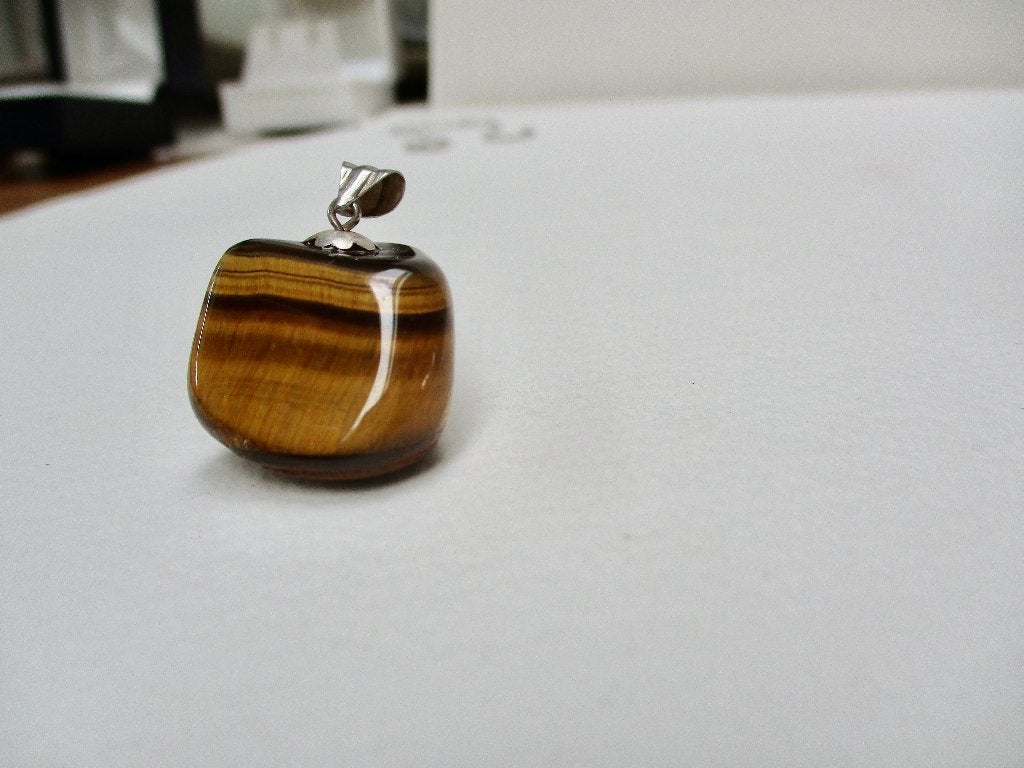 Tijgeroog steen hanger met zilveren hang oog en zilver inzet, Verzenden, Zo goed als nieuw, Steen of Mineraal, Met edelsteen