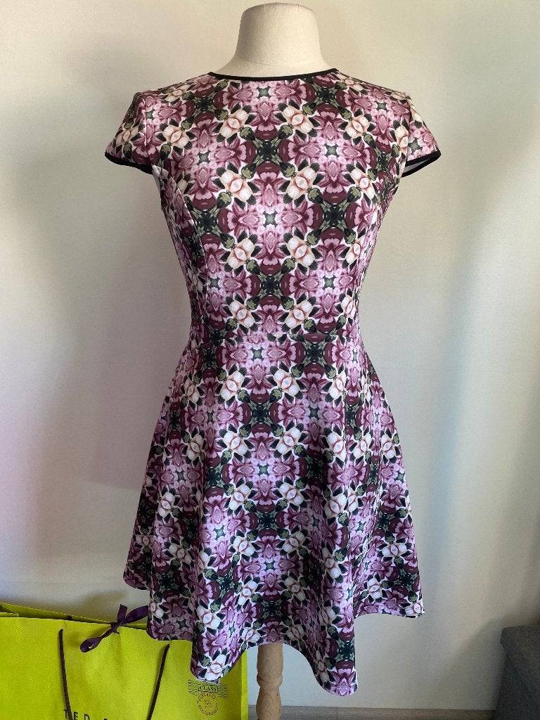 Ted Baker jurk met bloemenprint - Maat 38, Kleding | Dames, Maat 38/40 (M), Meerkleurig, Ophalen of Verzenden, Zo goed als nieuw