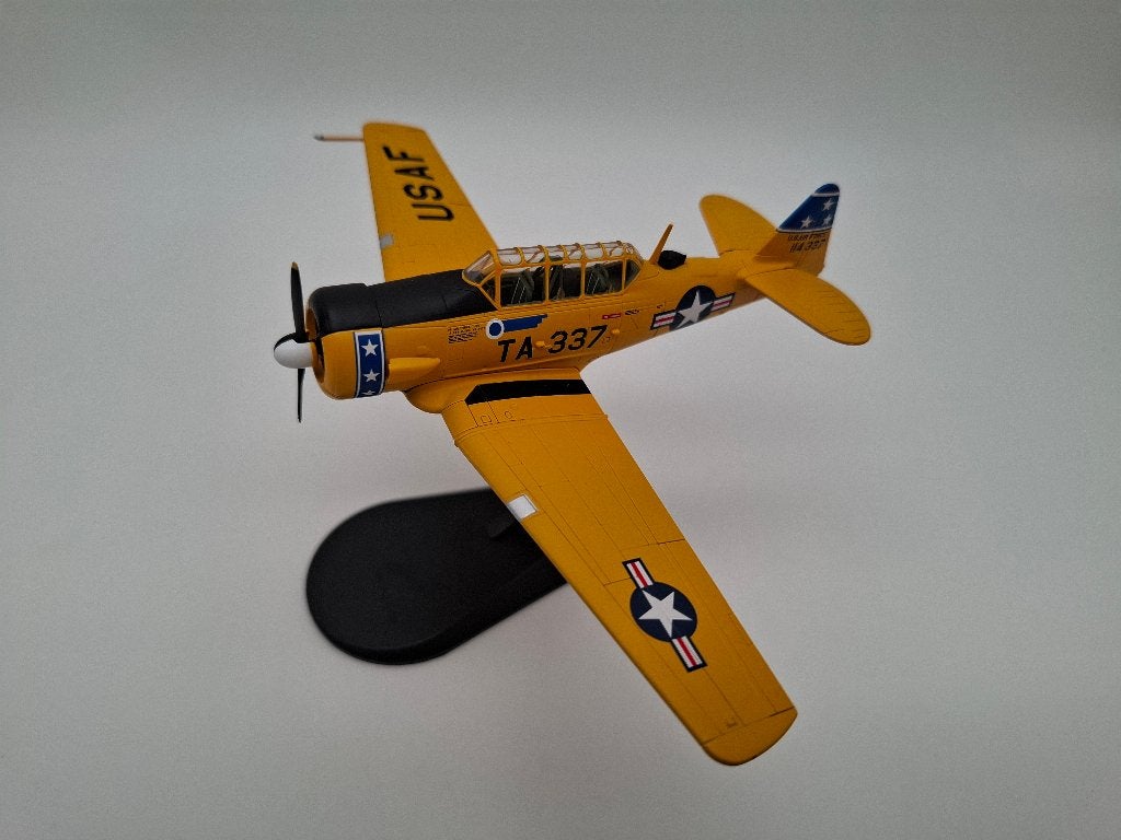 Hobbymaster T-6G Texan trainer HA1527, Overige merken, 1:72 tot 1:144, Verzenden, Nieuw