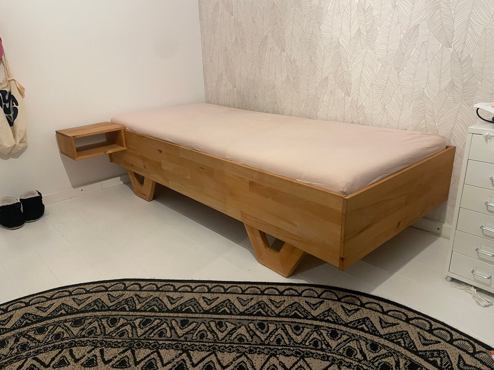 Eenpersoonsbed 90x210 cm beukenhout met nachtkastje, Huis en Inrichting, Slaapkamer | Bedden, Ophalen, Gebruikt, 90 cm, Eenpersoons