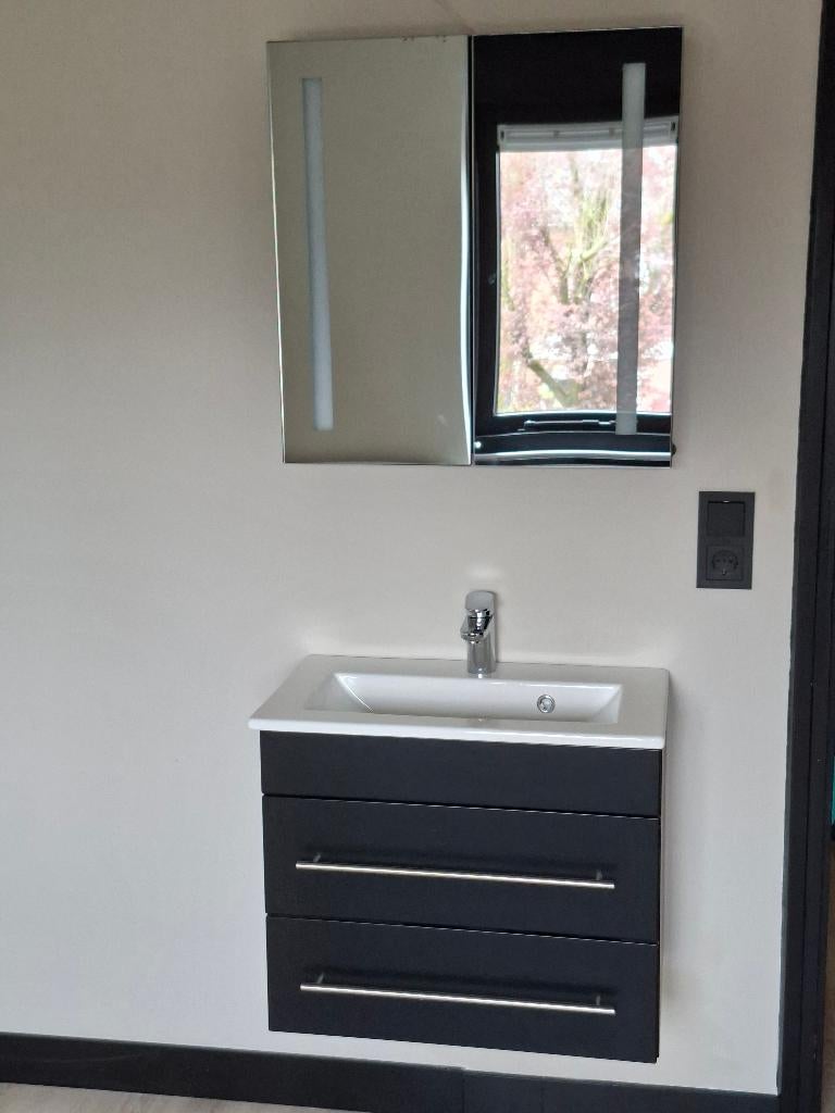 Te koop modern en nieuw wastafel meubel met toiletkast, Ophalen, 50 tot 100 cm, Zo goed als nieuw, Minder dan 100 cm