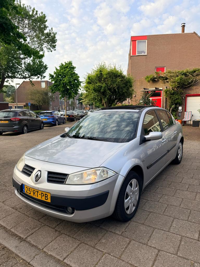 Renault Mégane 2.0 16V Sedan Autcom 2005 Grijs, Auto's, 1998 cc, 4 cilinders, Origineel Nederlands, Particulier