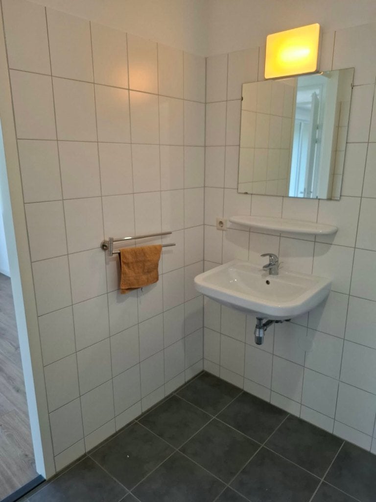 Villeroy & Boch wastafel incl kraan, planchet en spiegel, Ophalen, Zo goed als nieuw, Overige stijlen, Aardewerk