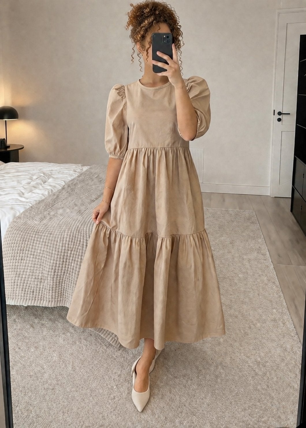 Zara beige midi jurk met pofmouwen, Ophalen of Verzenden, Zo goed als nieuw, Beige, Onder de knie