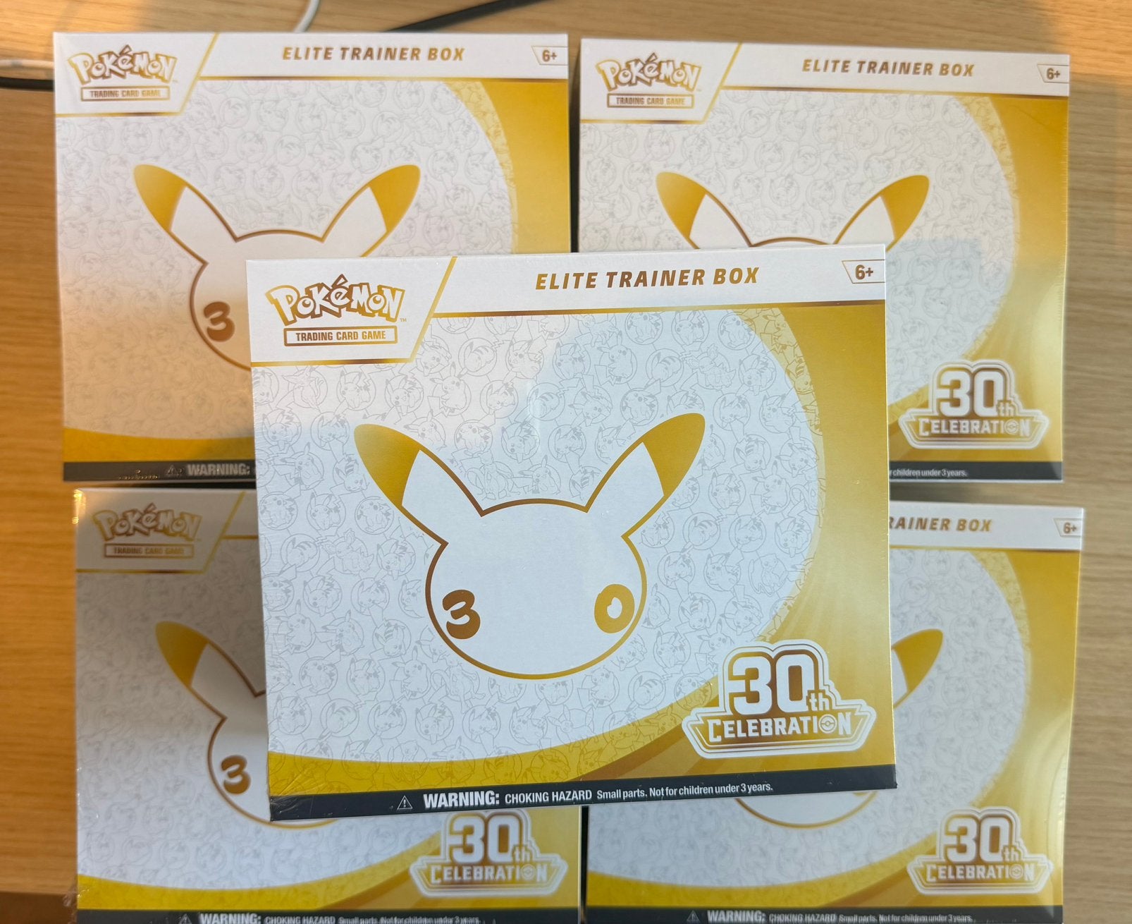 POKEMON 30TH ANNIVERSARY ELITE TRAINER BOX (SEALED), Ophalen of Verzenden, Zo goed als nieuw, Boosterbox