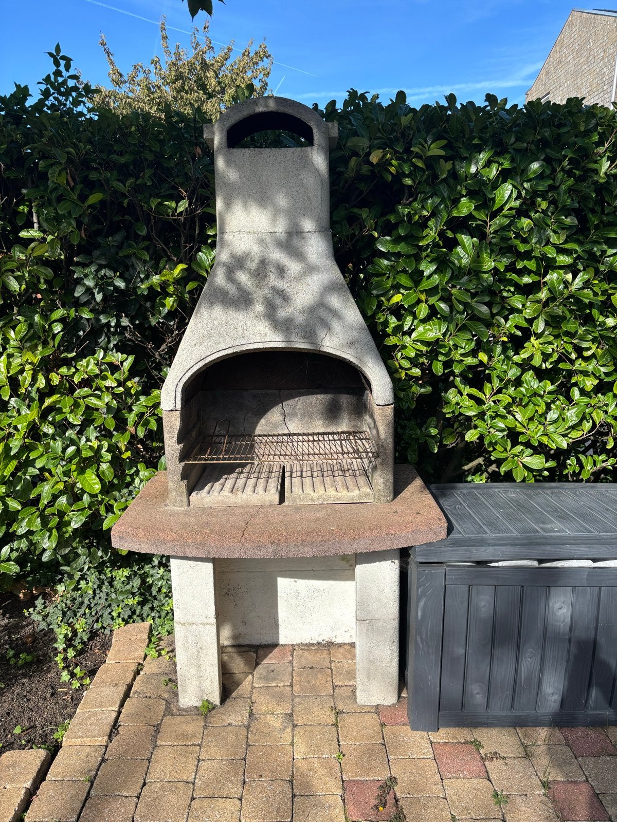 Robuuste stenen barbecue voor buiten, Ophalen, Gebruikt