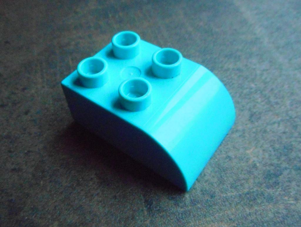 Lego Duplo Brick 2x3 Slope Curved (zie foto's) 2, Kinderen en Baby's, Speelgoed | Duplo en Lego, Ophalen of Verzenden, Gebruikt