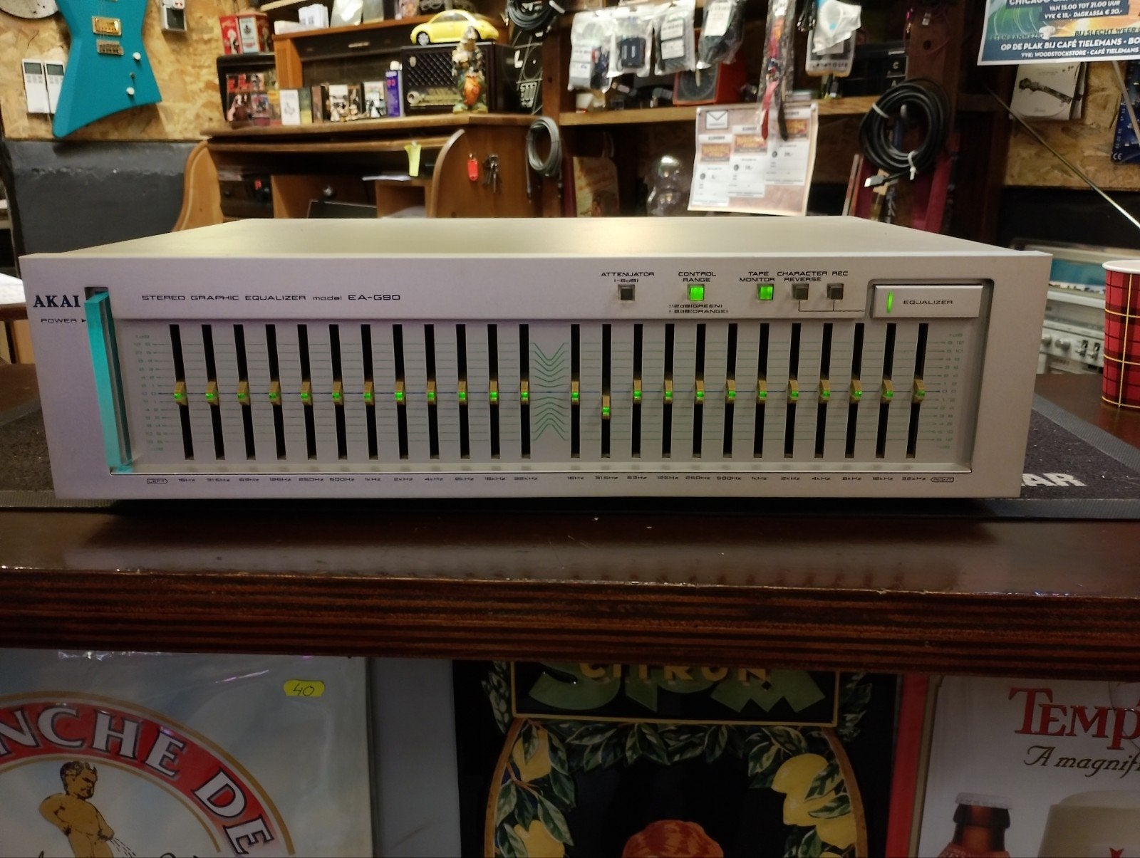 in zeer mooie staat, Akai AE-G90 equalizer, Audio, Tv en Foto, Ophalen of Verzenden, Zo goed als nieuw, Minder dan 60 watt, Overige merken
