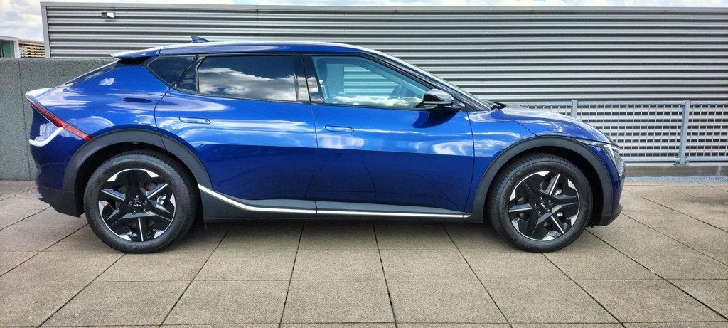 Kia EV6 Light Edition 63 kWh Stoel + Stuur verwarming / Navi, Auto's, Kia, Achterwielaandrijving, Gebruikt, 750 kg, Blauw