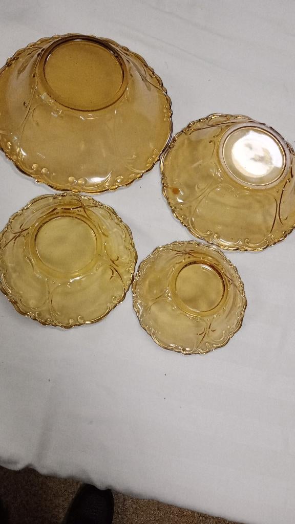 Set 4 amber glazen schaaltjes nestbaar 22-13 cm, Antiek en Kunst, Antiek | Glas en Kristal, Ophalen of Verzenden